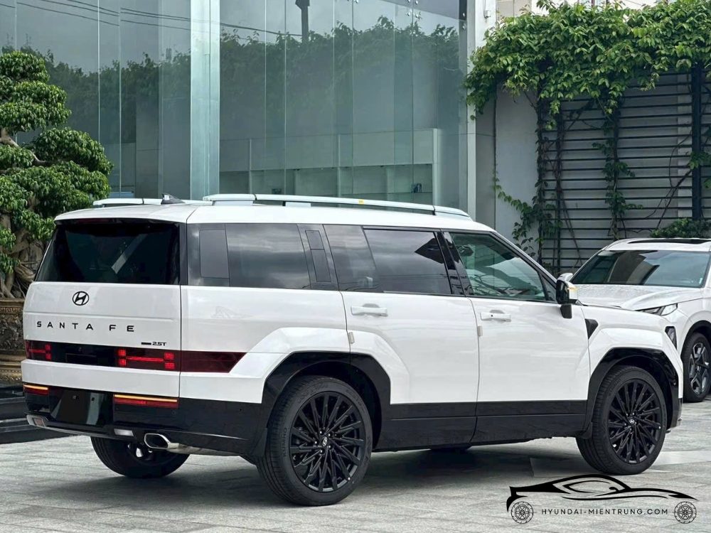 Hình ảnh xe Hyundai SantaFe Calligraphy Turbo màu trắng 2025