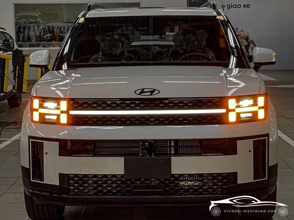Hình ảnh xe Hyundai SantaFe Calligraphy Turbo màu trắng 2025