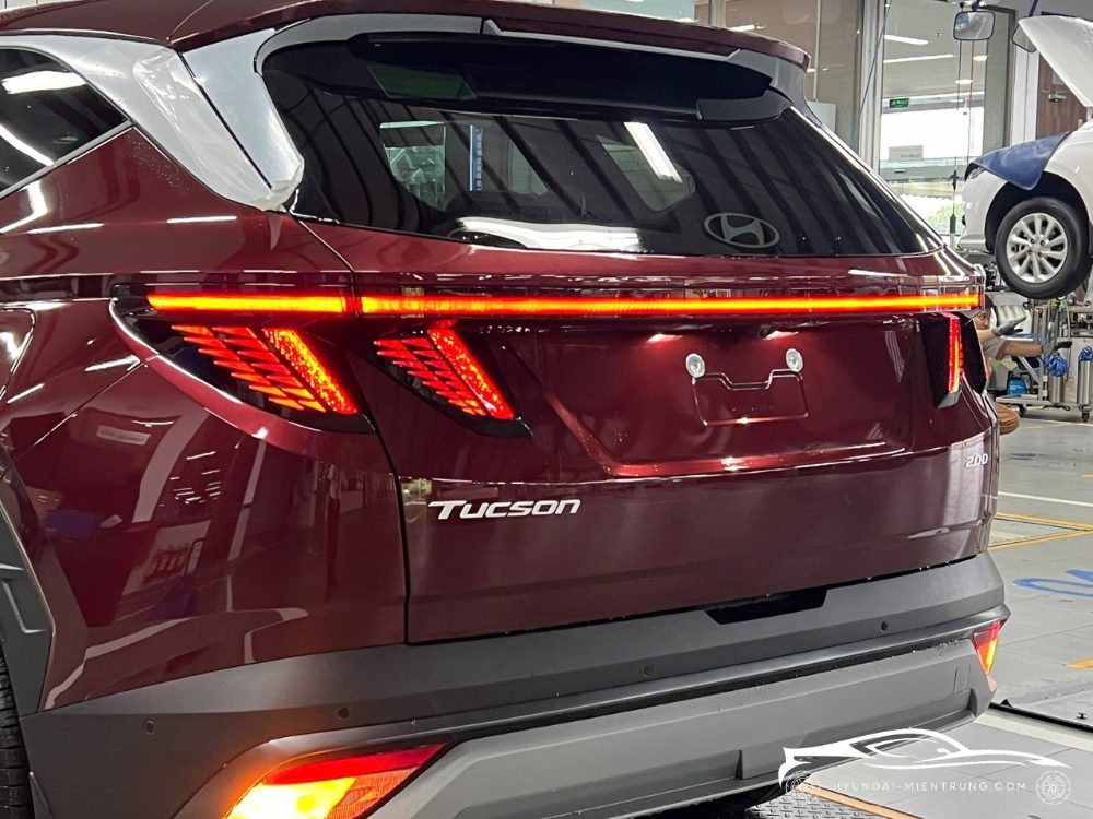 Hình ảnh xe Hyundai Tucson Dầu Đặc Biệt màu Đỏ 2025