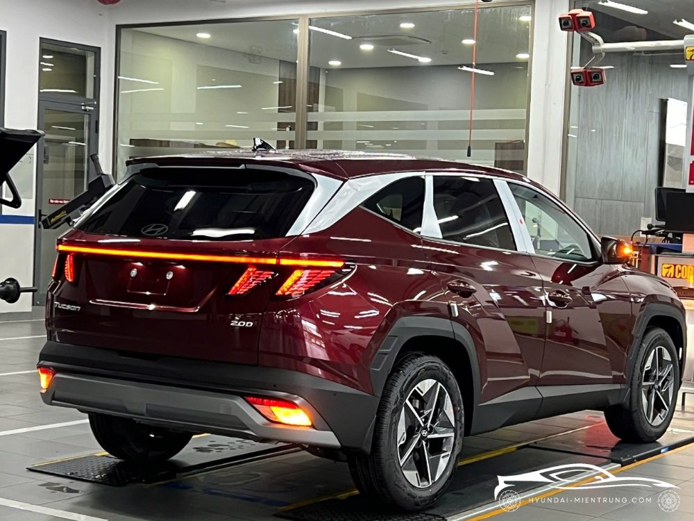 Hình ảnh xe Hyundai Tucson Dầu Đặc Biệt màu Đỏ 2025