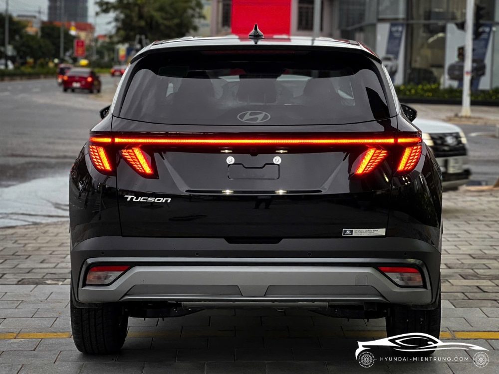 Hình ảnh xe Hyundai Tucson Tiêu Chuẩn màu Trắng 2025