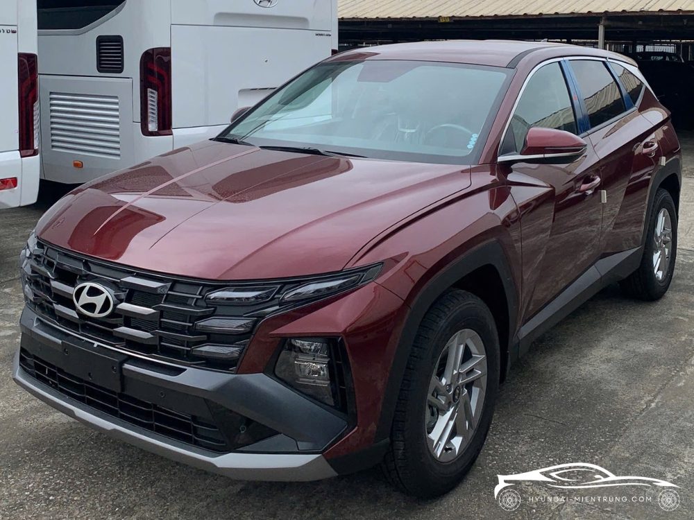Hình ảnh xe Hyundai Tucson tiêu chuẩn màu đỏ 2025