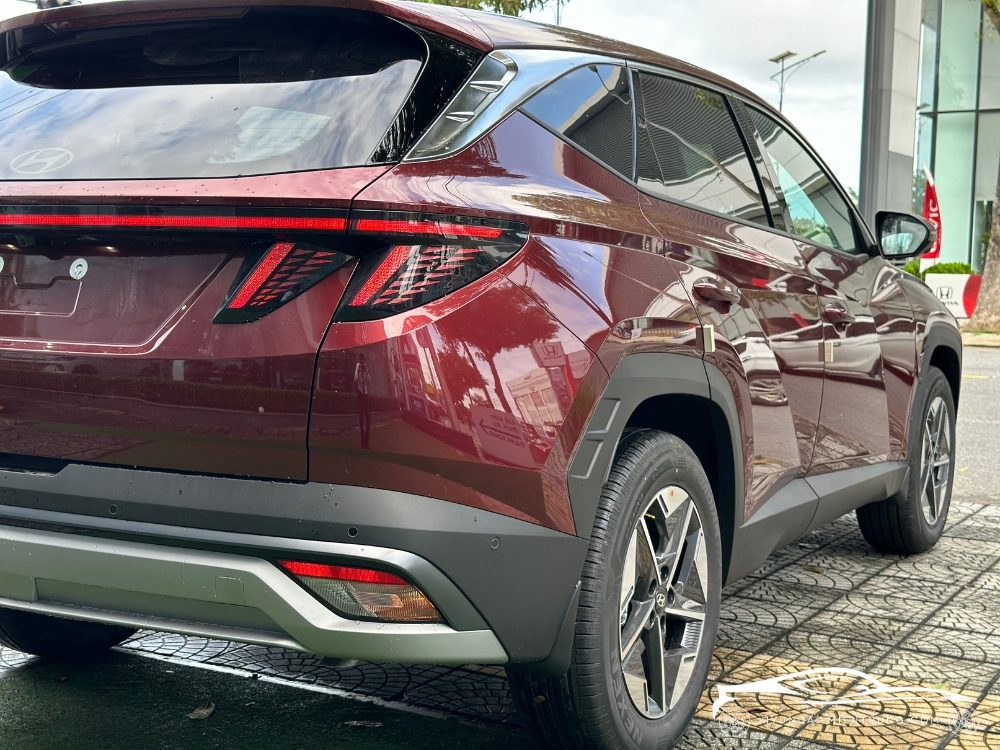 Hình ảnh ngoại thất xe Hyundai Tucson Xăng Đặc Biệt màu Đỏ 2025