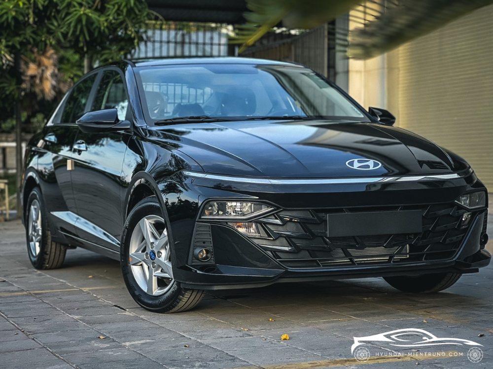 hyundai accent at tiêu chuẩn màu đen