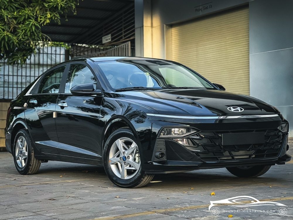 hyundai accent at tiêu chuẩn màu đen