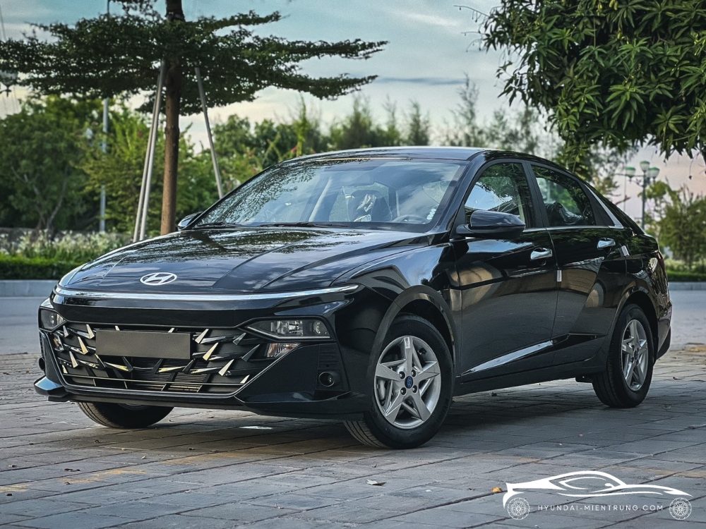 hyundai accent at tiêu chuẩn màu đen