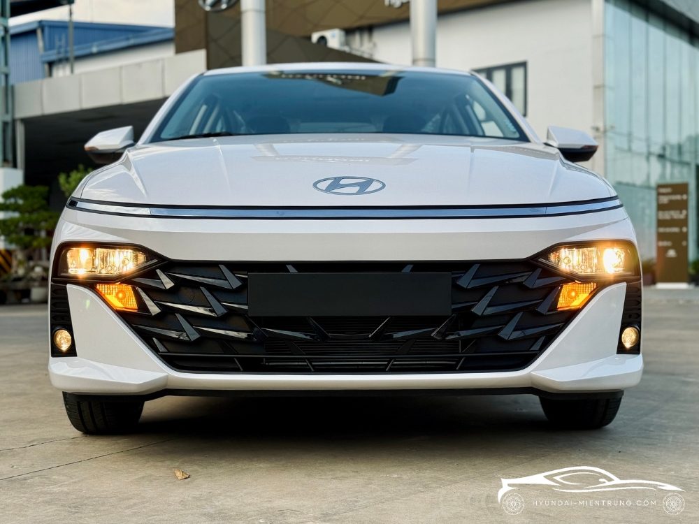 Hình ảnh xe Hyundai Accent AT Tiêu Chuẩn Màu Trắng 2025