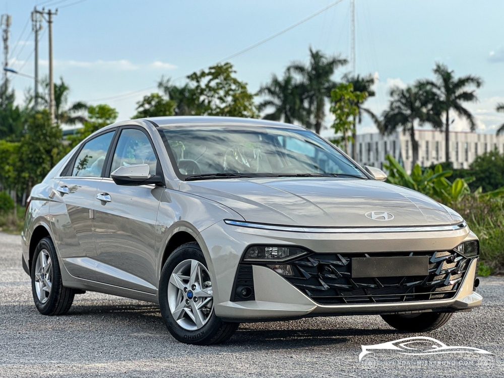 Hình ảnh xe Hyundai Accent AT Tiêu Chuẩn Màu Vàng Be 2025
