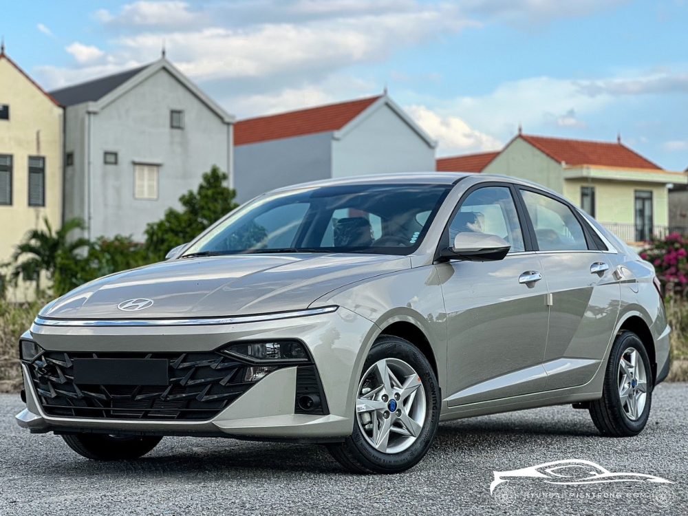 Hình ảnh xe Hyundai Accent AT Tiêu Chuẩn Màu Vàng Be 2025
