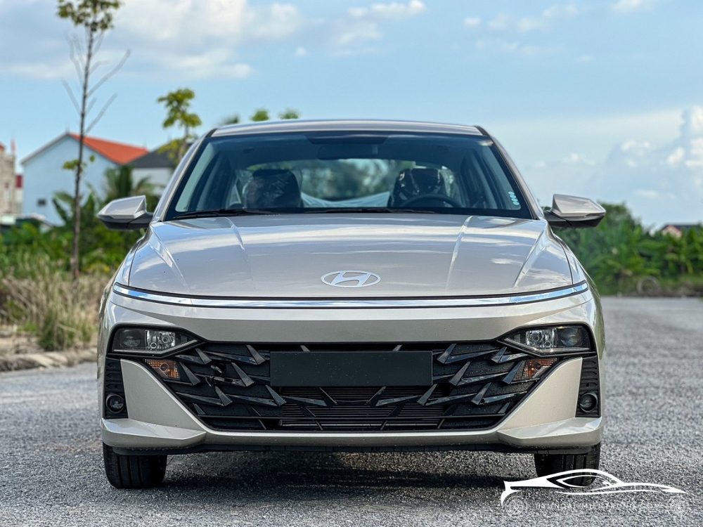 Hình ảnh xe Hyundai Accent AT Tiêu Chuẩn Màu Vàng Be 2025