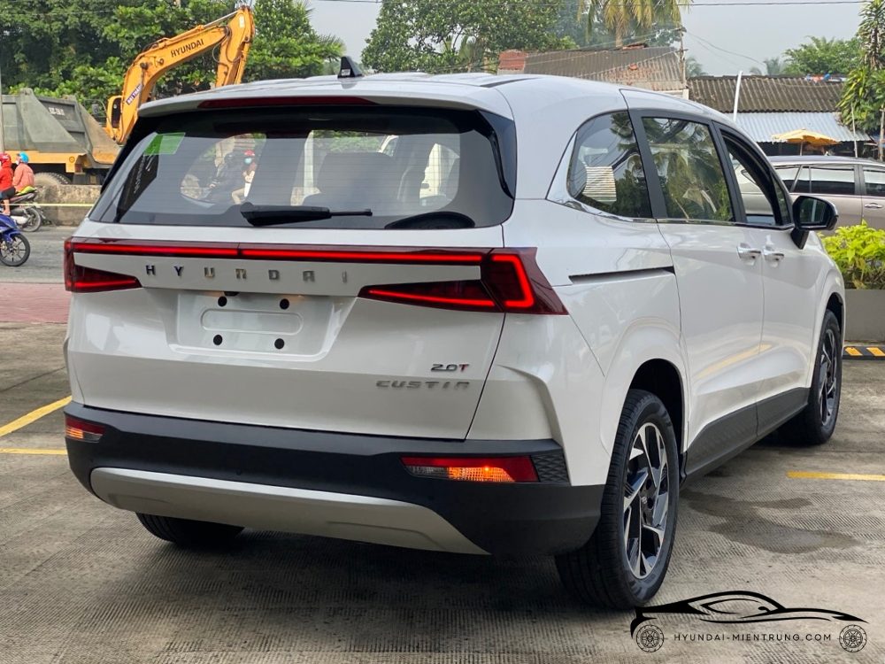 Hình ảnh xe Hyundai Custin 2.0T Cao Cấp màu Trắng 2025
