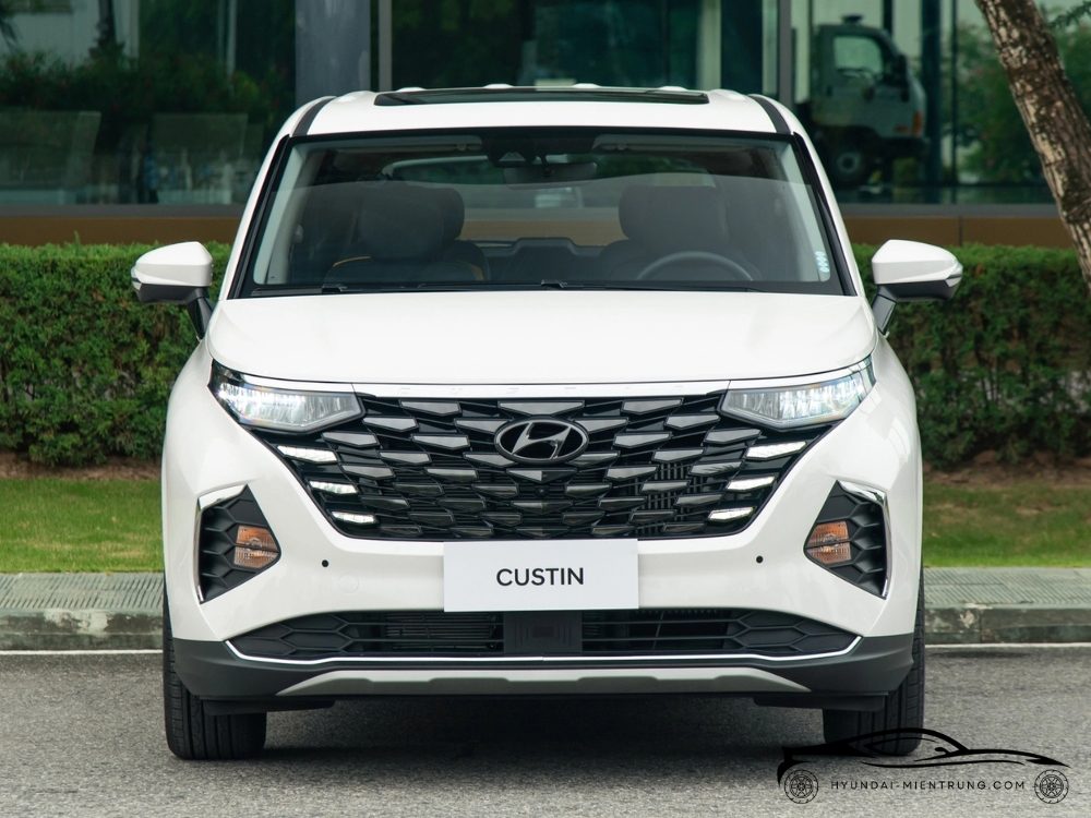 Hình ảnh xe Hyundai Custin 2.0T Cao Cấp màu Trắng 2025