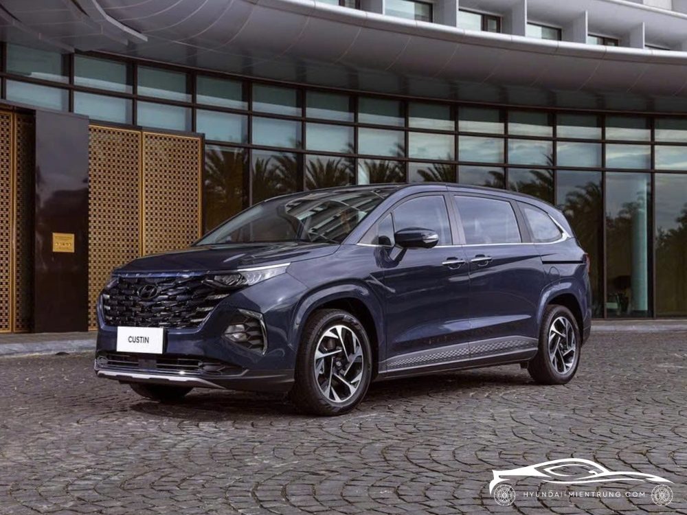 Hình ảnh xe Hyundai Custin 2.0T Cao Cấp màu Xanh Bóng Đêm 2025
