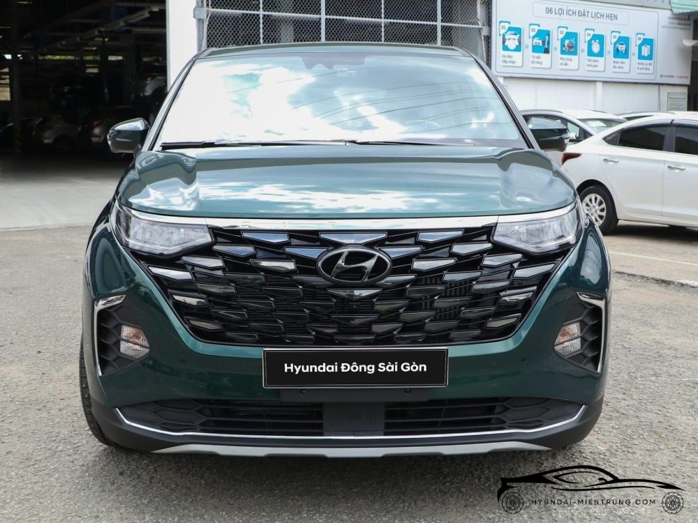 Hình ảnh xe Hyundai Custin 2.0T Cao Cấp màu Xanh Lục Bảo 2025