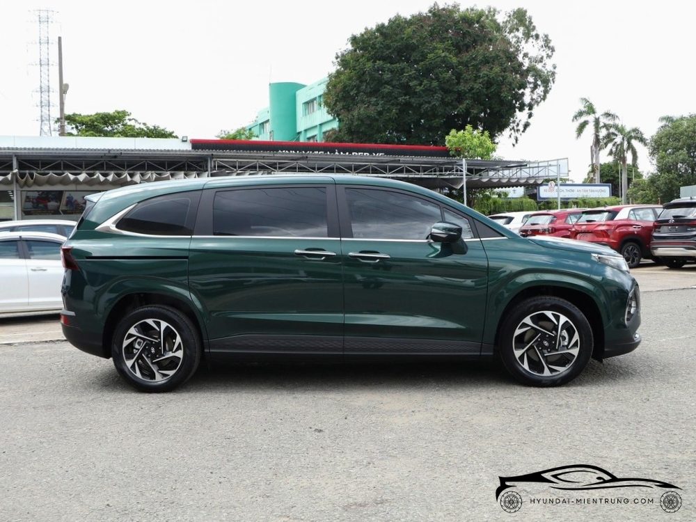 Hình ảnh xe Hyundai Custin 2.0T Cao Cấp màu Xanh Lục Bảo 2025
