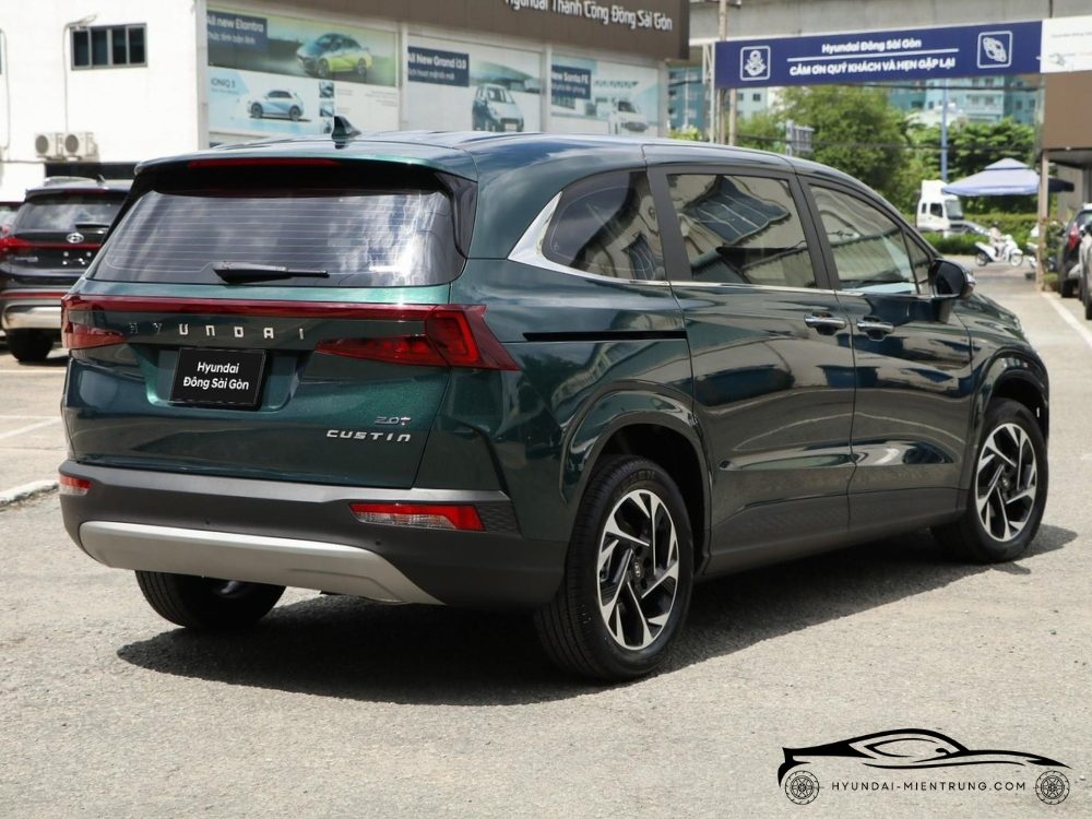 Hình ảnh xe Hyundai Custin 2.0T Cao Cấp màu Xanh Lục Bảo 2025