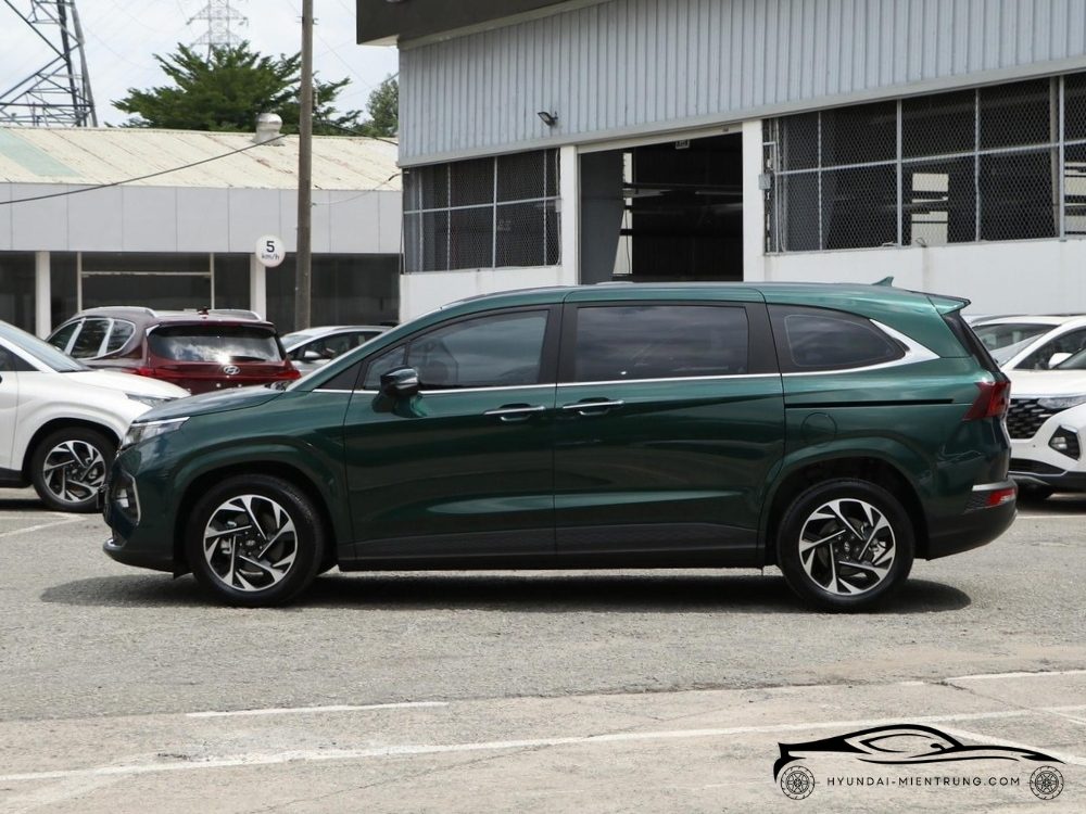 Hình ảnh xe Hyundai Custin 2.0T Cao Cấp màu Xanh Lục Bảo 2025
