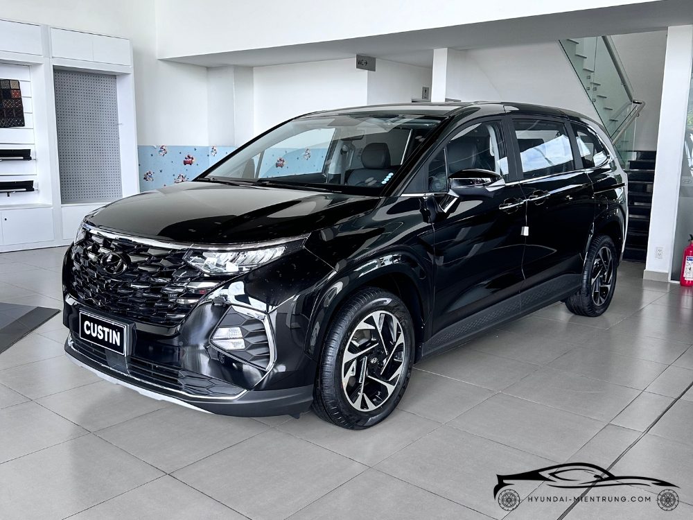 Hình ảnh xe Hyundai Custin Đặc Biệt màu Đen 2025