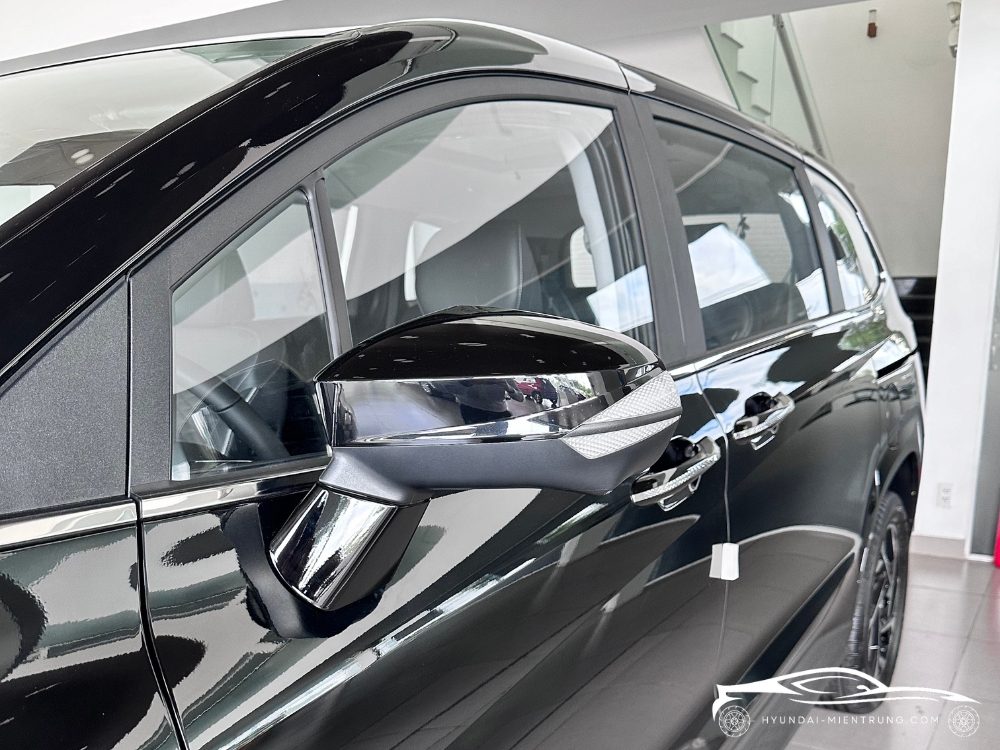 Hình ảnh xe Hyundai Custin Đặc Biệt màu Đen 2025