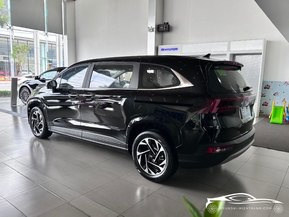 Hình ảnh xe Hyundai Custin Đặc Biệt màu Đen 2025