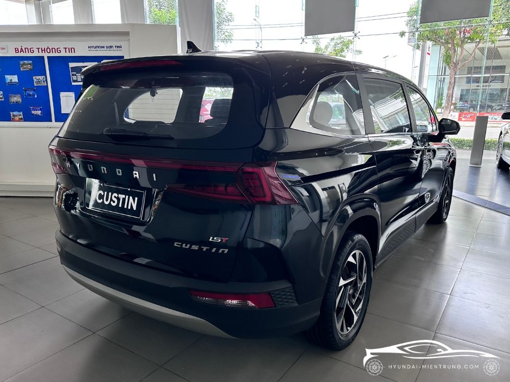 Hình ảnh xe Hyundai Custin Đặc Biệt màu Đen 2025