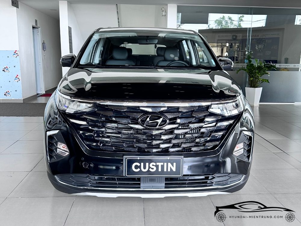 Hình ảnh xe Hyundai Custin Đặc Biệt màu Đen 2025
