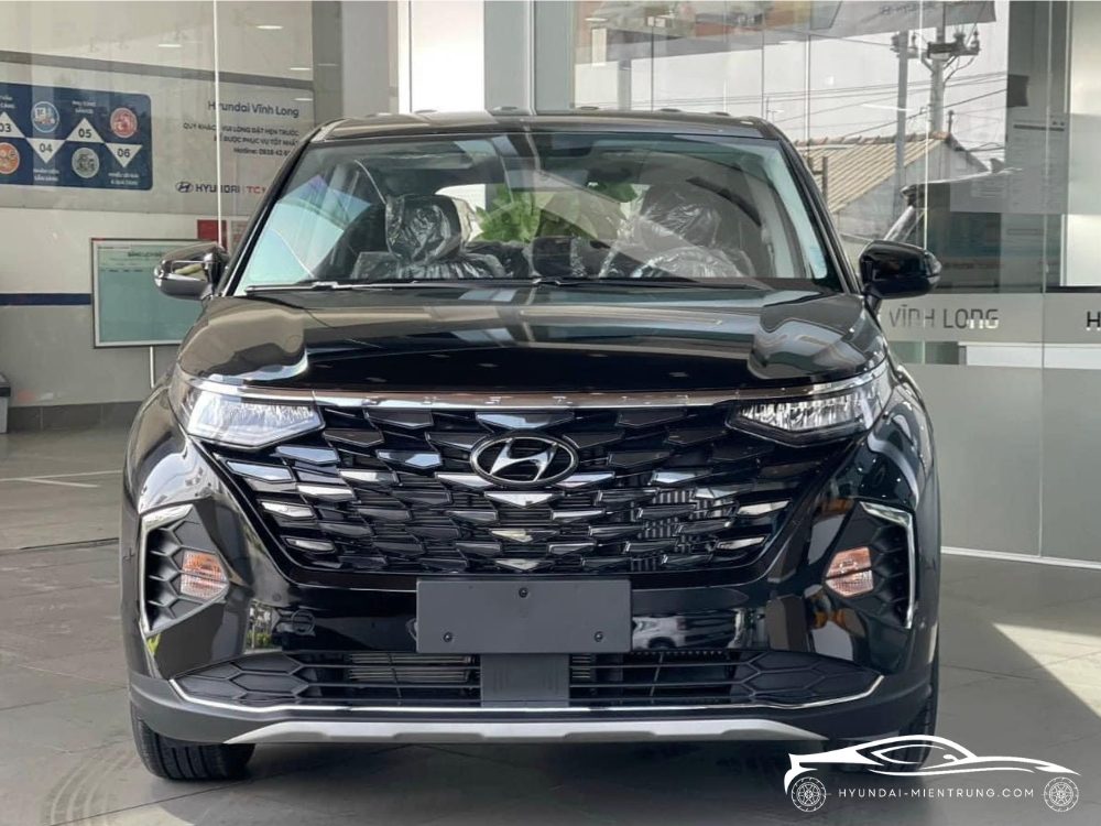 Hình ảnh xe Hyundai Custin Tiêu Chuẩn màu Đen 2025