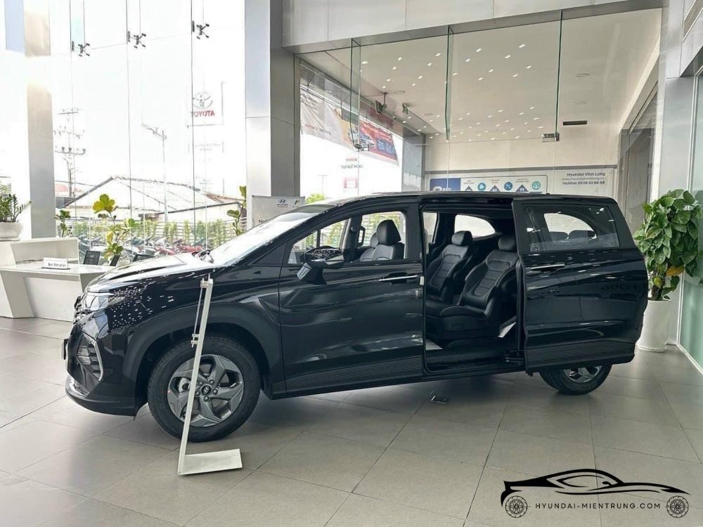 Hình ảnh xe Hyundai Custin Tiêu Chuẩn màu Đen 2025