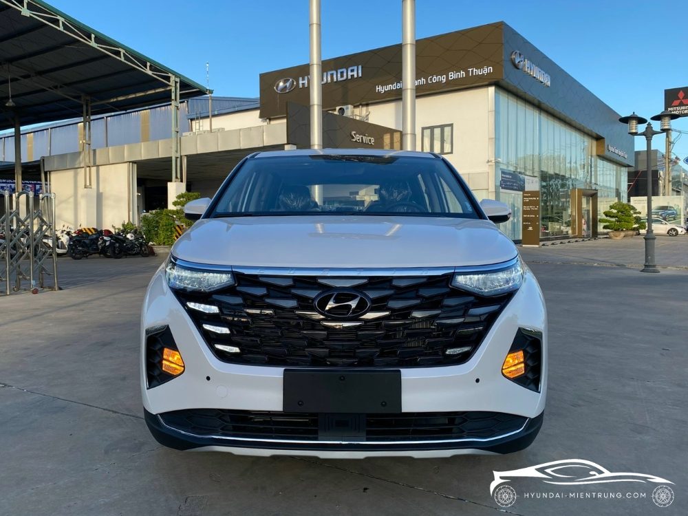 Hình ảnh xe Hyundai Custin Tiêu Chuẩn màu Trắng 2025