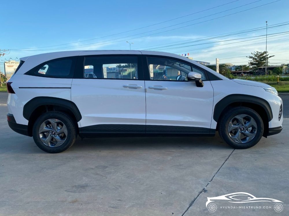 Hình ảnh xe Hyundai Custin Tiêu Chuẩn màu Trắng 2025