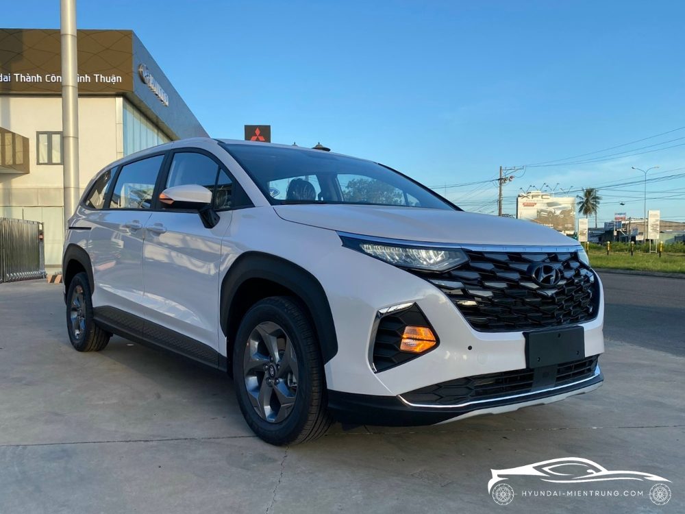 Hình ảnh xe Hyundai Custin Tiêu Chuẩn màu Trắng 2025