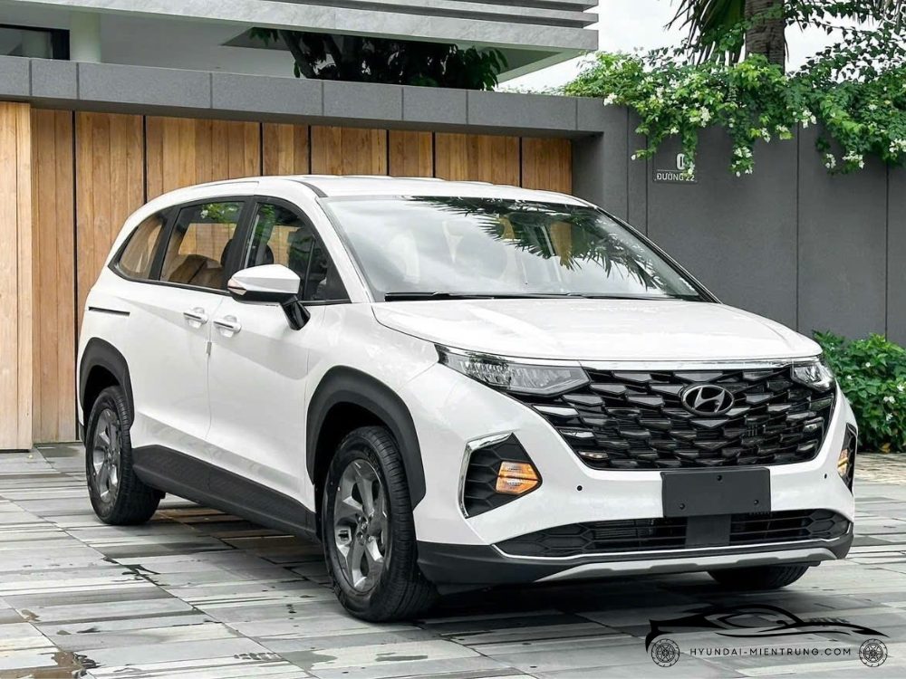 Hình ảnh xe Hyundai Custin Tiêu Chuẩn màu Trắng 2025