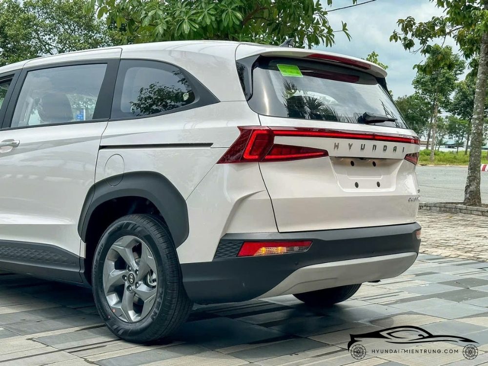 Hình ảnh xe Hyundai Custin Tiêu Chuẩn màu Trắng 2025