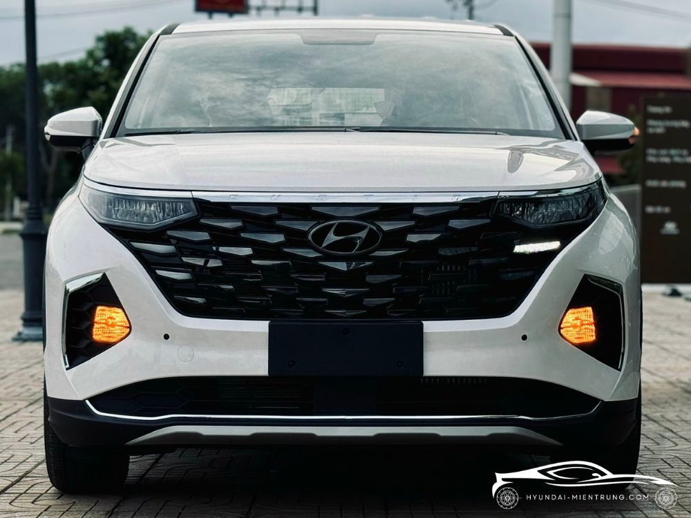 Hình ảnh xe Hyundai Custin Tiêu Chuẩn màu Trắng 2025