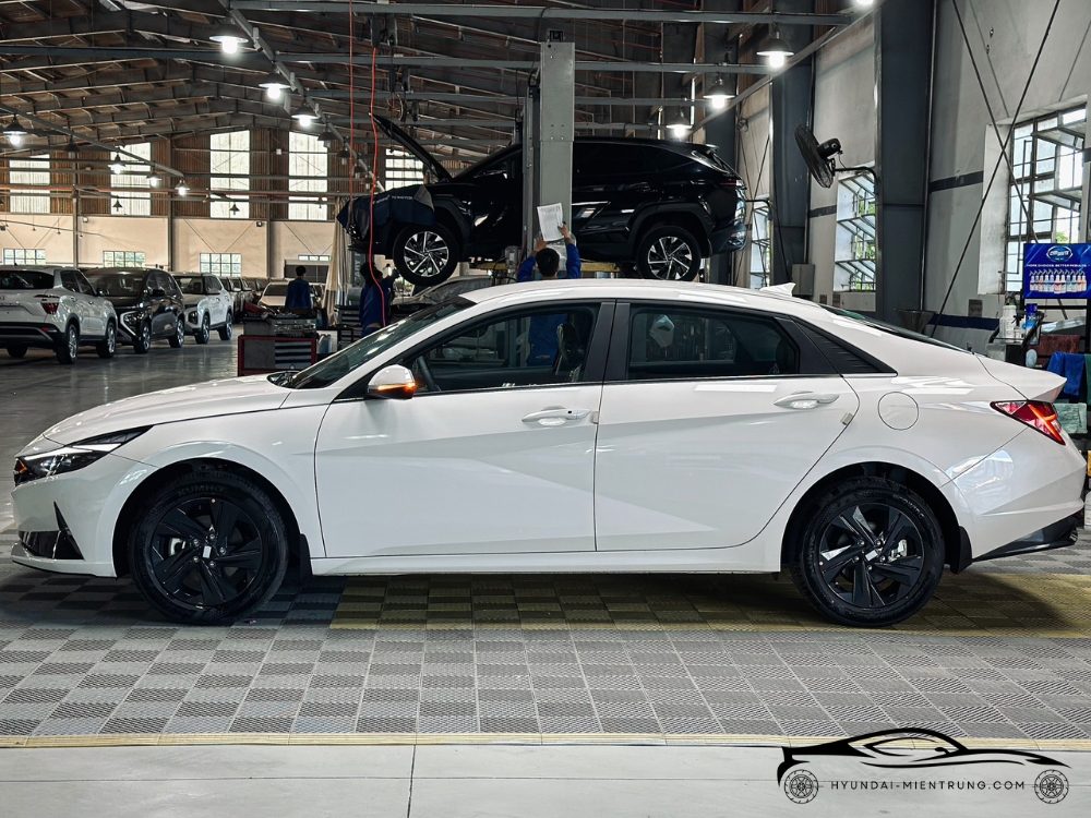 Hình ảnh xe Hyundai Elantra 1.6 AT màu Trắng 2025