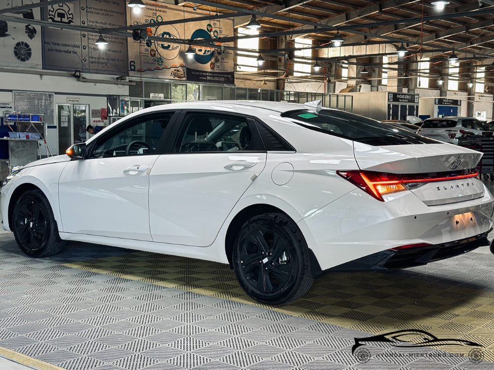 Hình ảnh xe Hyundai Elantra 1.6 AT màu Trắng 2025