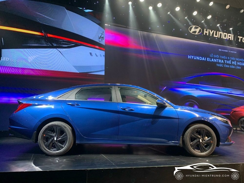 Hình ảnh xe Hyundai Elantra 1.6 AT màu Xanh Dương 2025