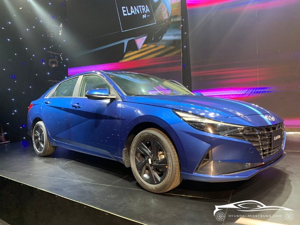 Hình ảnh xe Hyundai Elantra 1.6 AT màu Xanh Dương 2025