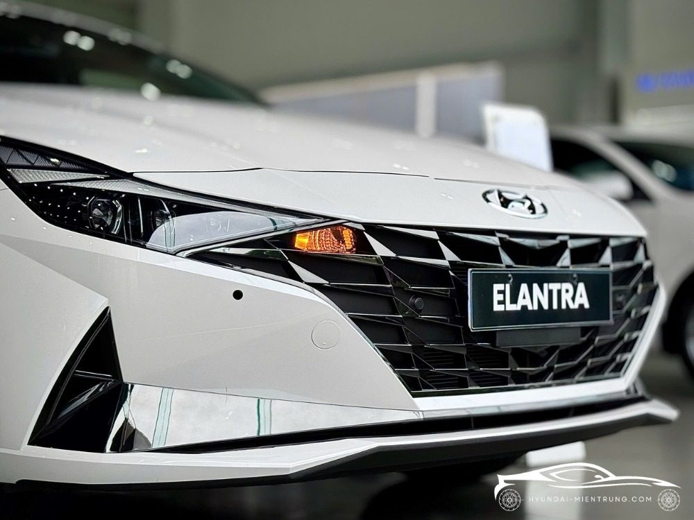 Hình ảnh xe Hyundai Elantra 2.0 AT màu Trắng 2025