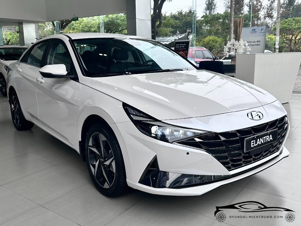 Hình ảnh xe Hyundai Elantra 2.0 AT màu Trắng 2025