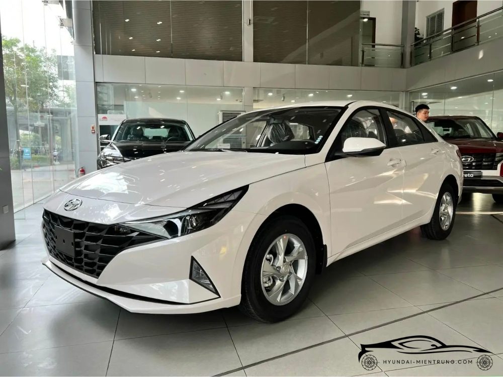 Hình ảnh xe Hyundai Elantra Tiêu Chuẩn màu Trắng 2025