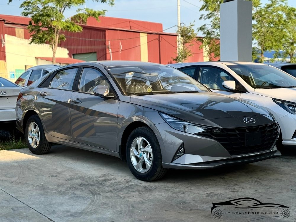 Hình ảnh xe Hyundai Elantra Tiêu Chuẩn màu Xám Kim Loại
