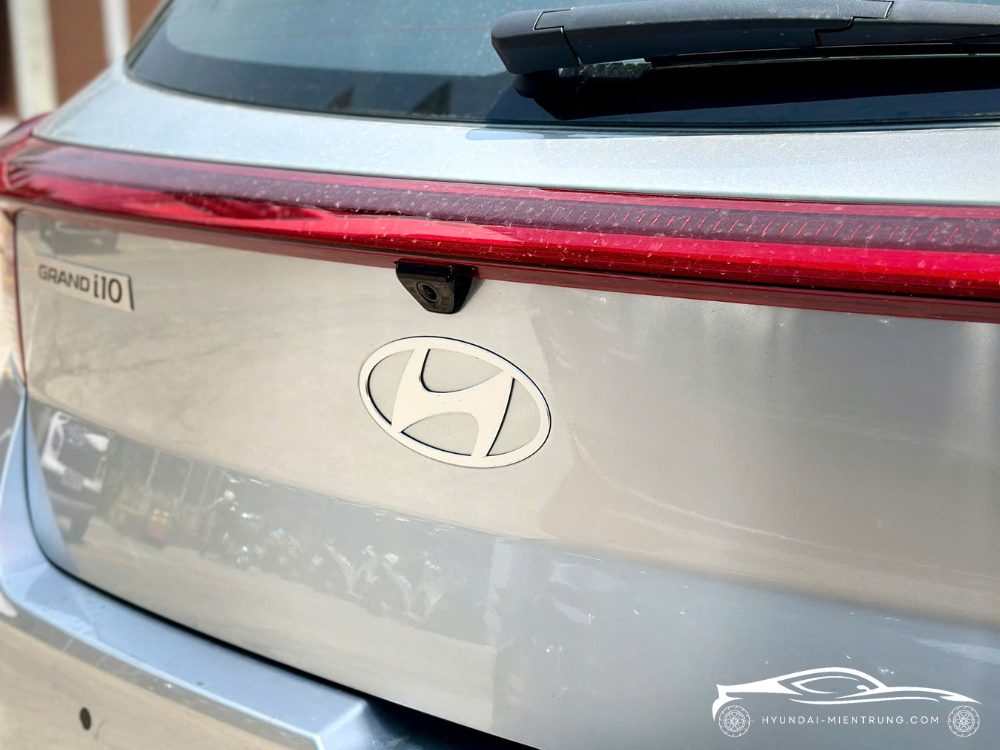 Hình ảnh xe Hyundai Grand I10 Hatchback AT màu Bạc 2025