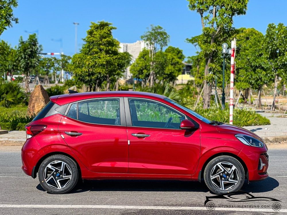 Hình ảnh xe Hyundai Grand I10 Hatchback AT màu Đỏ 2025
