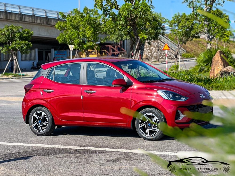 Hình ảnh xe Hyundai Grand I10 Hatchback AT màu Đỏ 2025