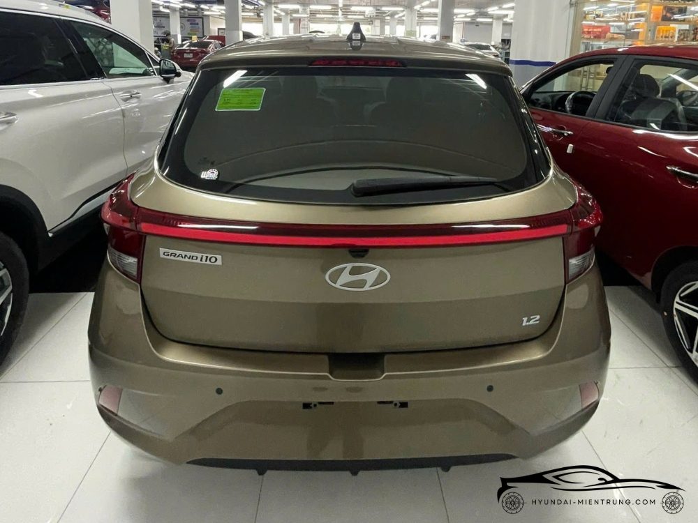 Hình ảnh xe Hyundai Grand I10 Hatchback AT màu Vàng Cát 2025
