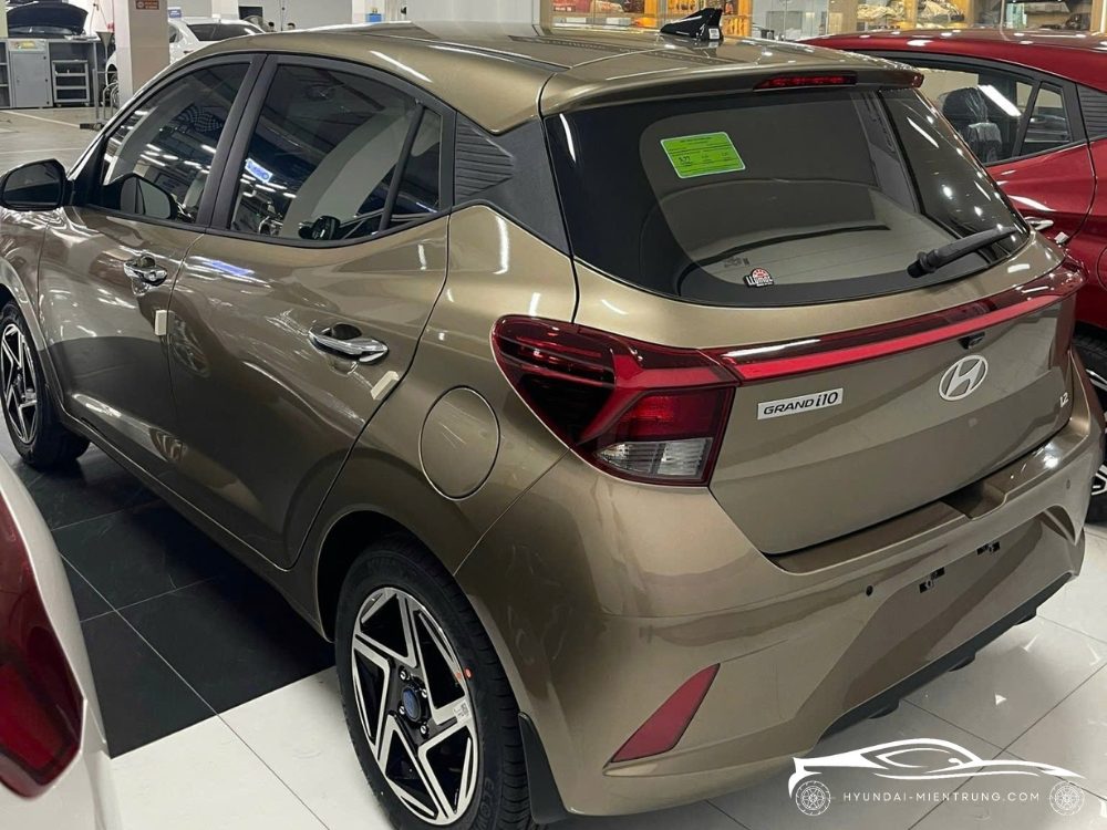 Hình ảnh xe Hyundai Grand I10 Hatchback AT màu Vàng Cát 2025
