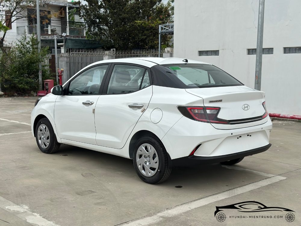 Hình ảnh xe Hyundai Grand I10 Sedan AT Tiêu Chuẩn màu Trắng 2025