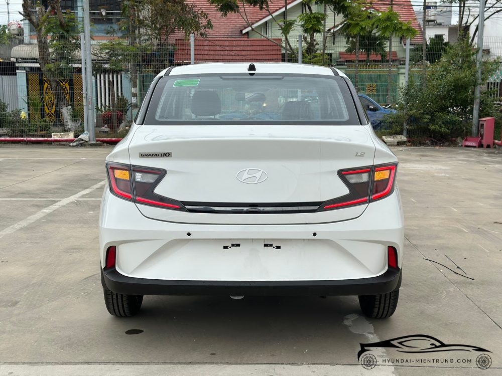 Hình ảnh xe Hyundai Grand I10 Sedan AT Tiêu Chuẩn màu Trắng 2025