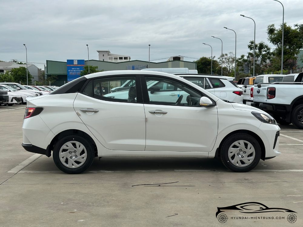 Hình ảnh xe Hyundai Grand I10 Sedan AT Tiêu Chuẩn màu Trắng 2025